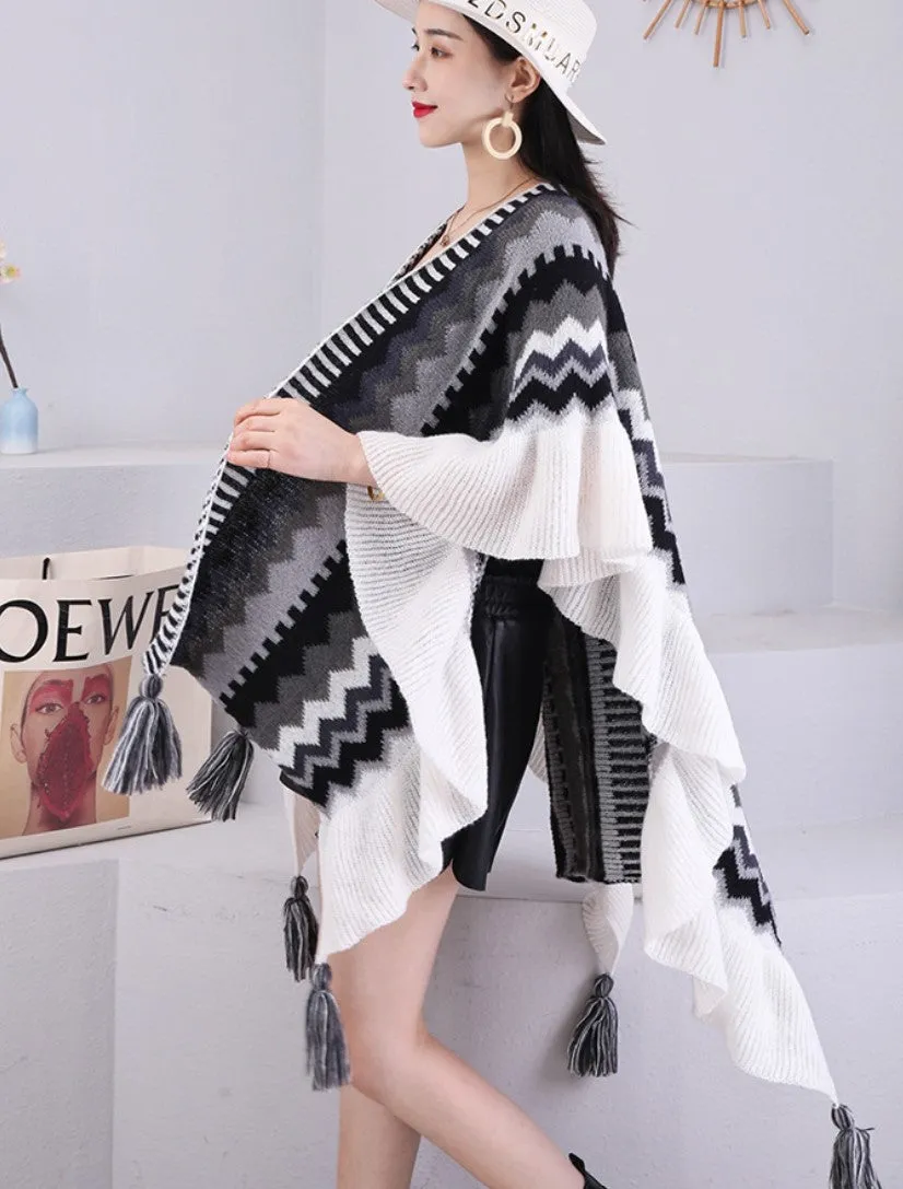 JC063327 Black & White Crochet Ruffle Ruana