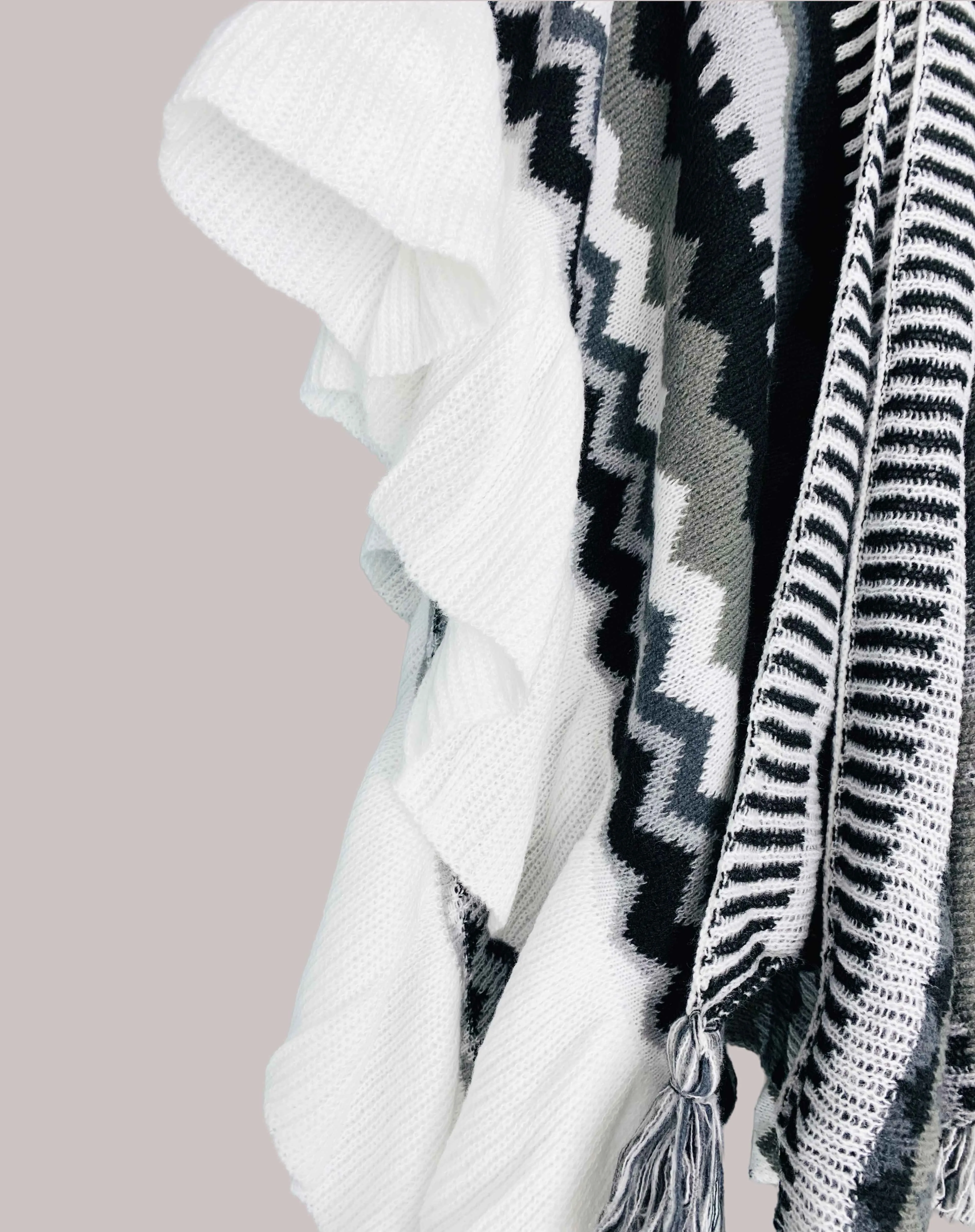 JC063327 Black & White Crochet Ruffle Ruana
