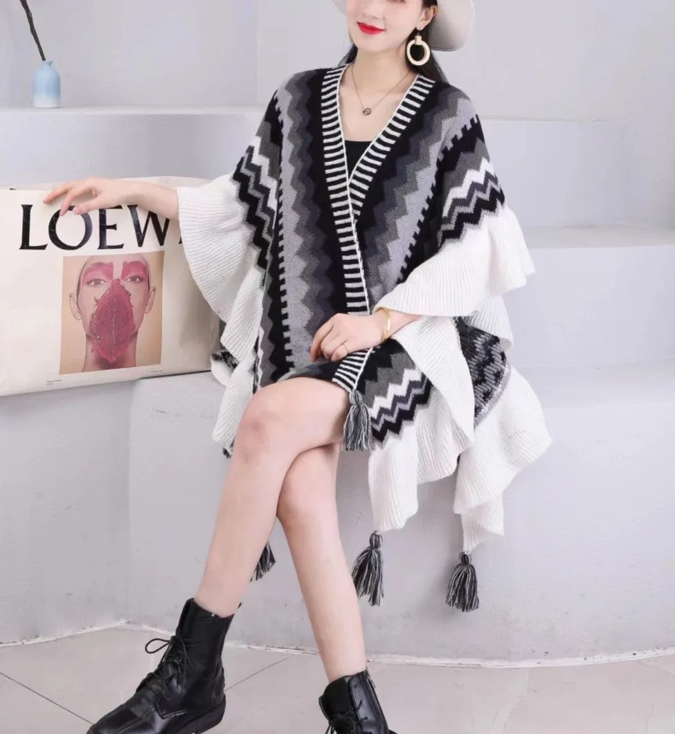 JC063327 Black & White Crochet Ruffle Ruana