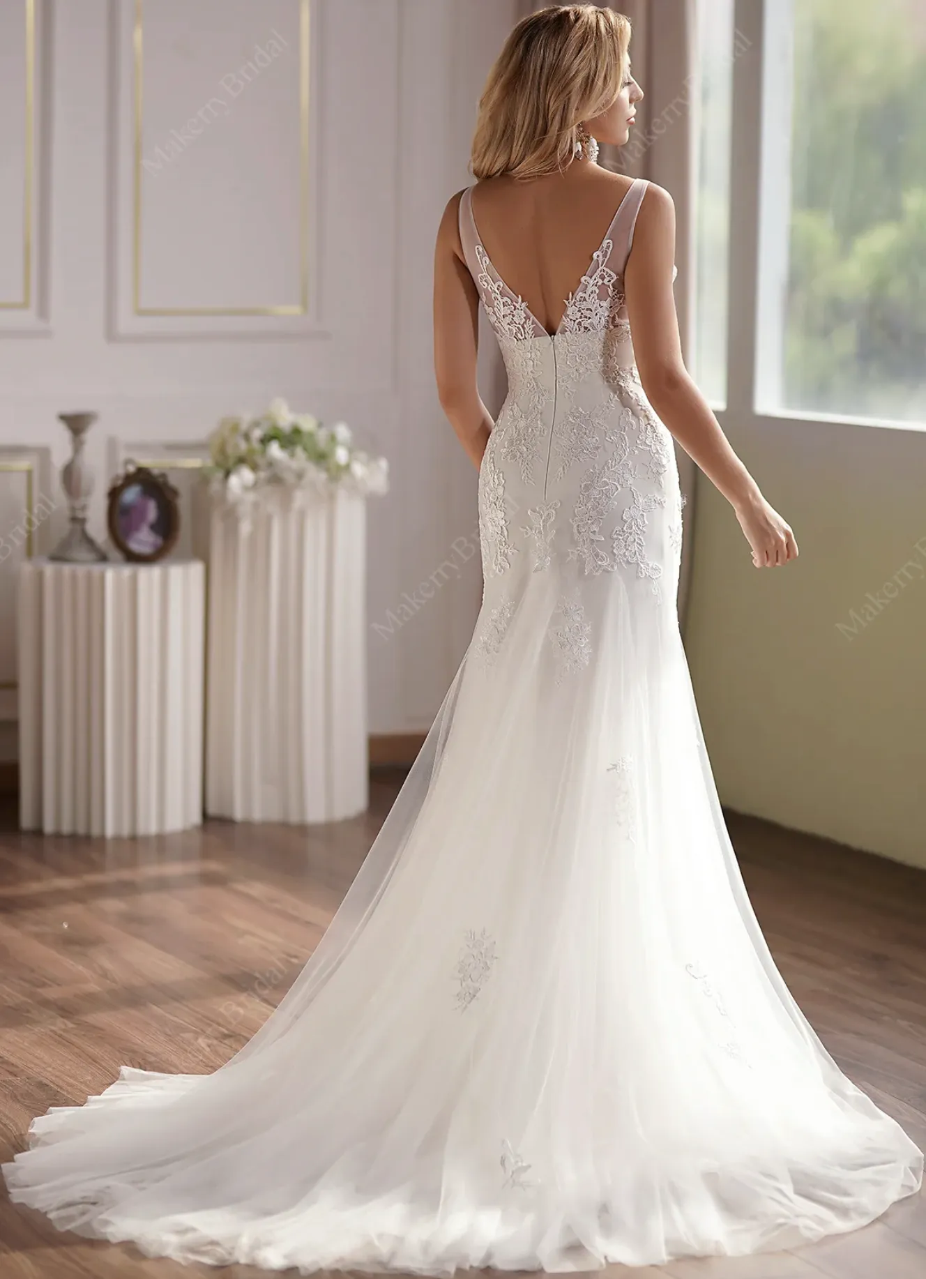 Lace Applique Tulle V-Neck Mermaid Wedding Gown