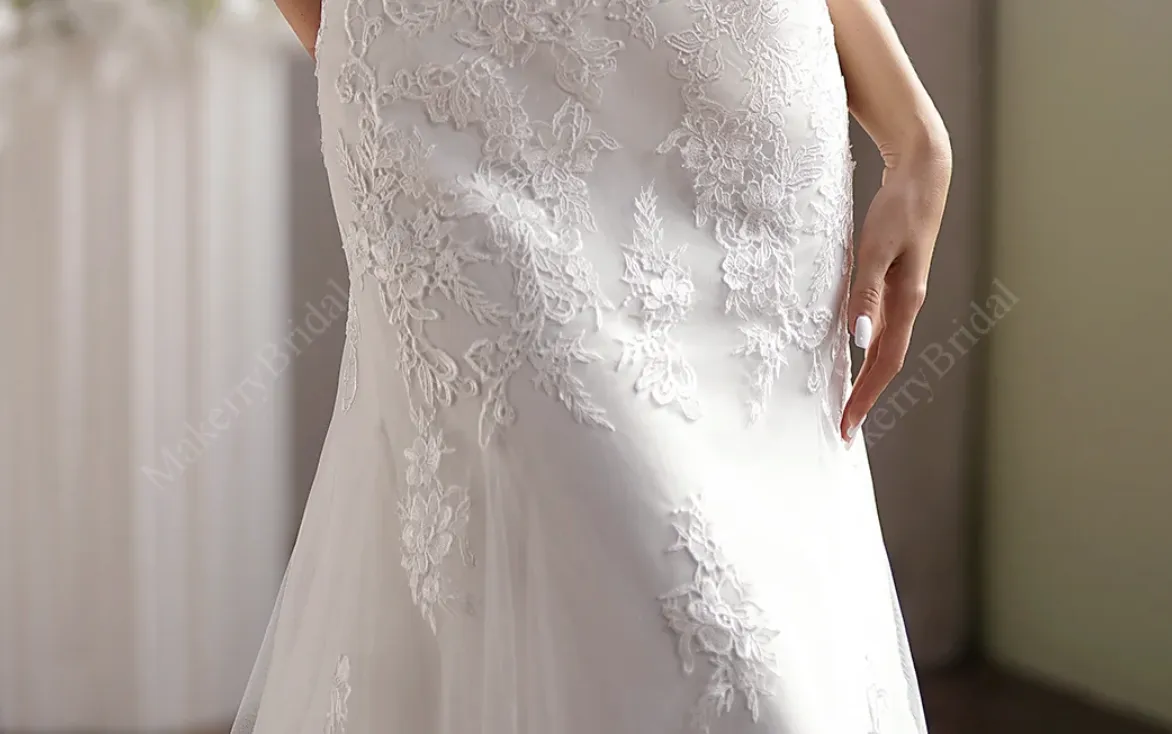 Lace Applique Tulle V-Neck Mermaid Wedding Gown