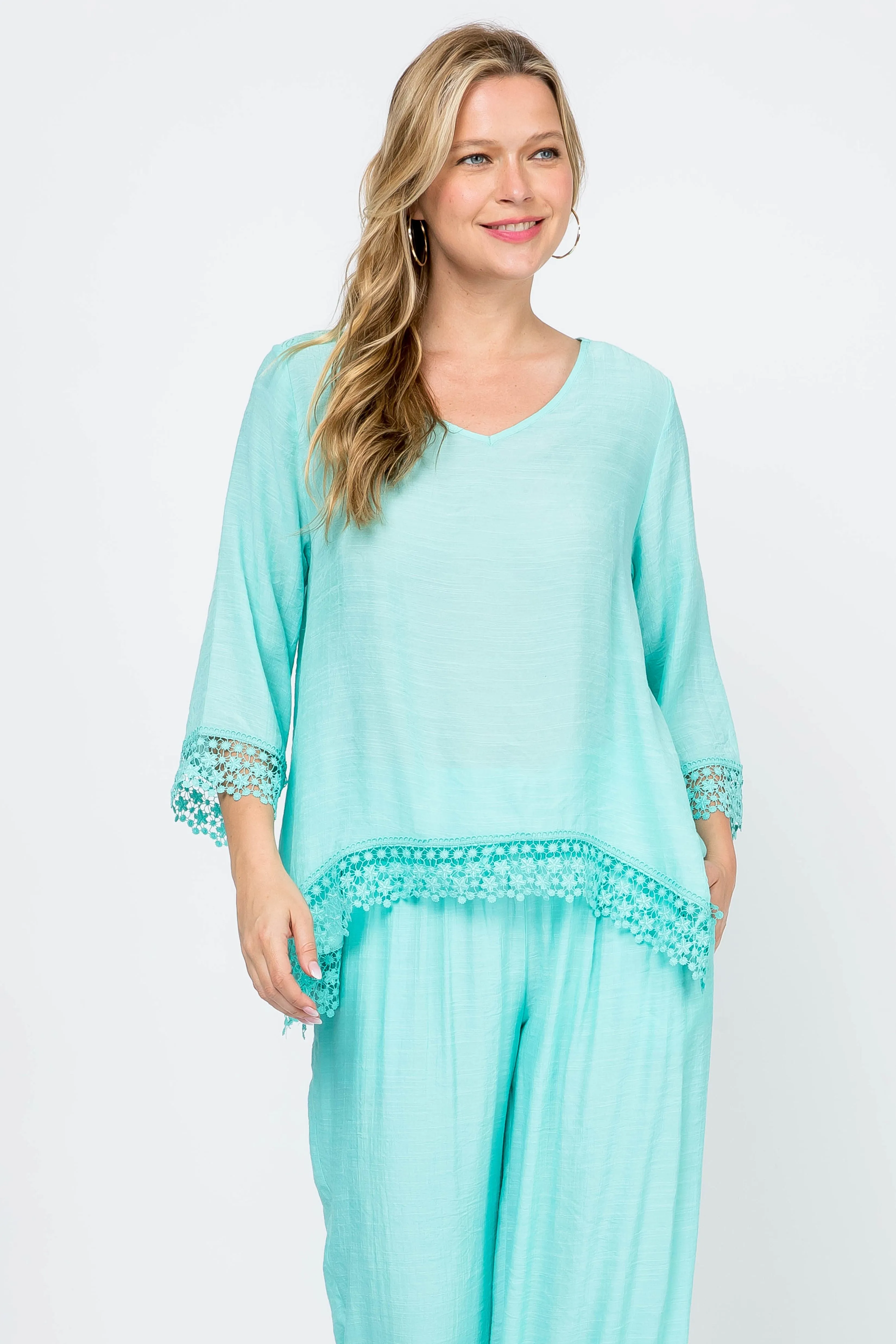 Women's Casual V Neck ¾ Sleeve Crochet Trimmed Shark Bite Hem Tunic Top