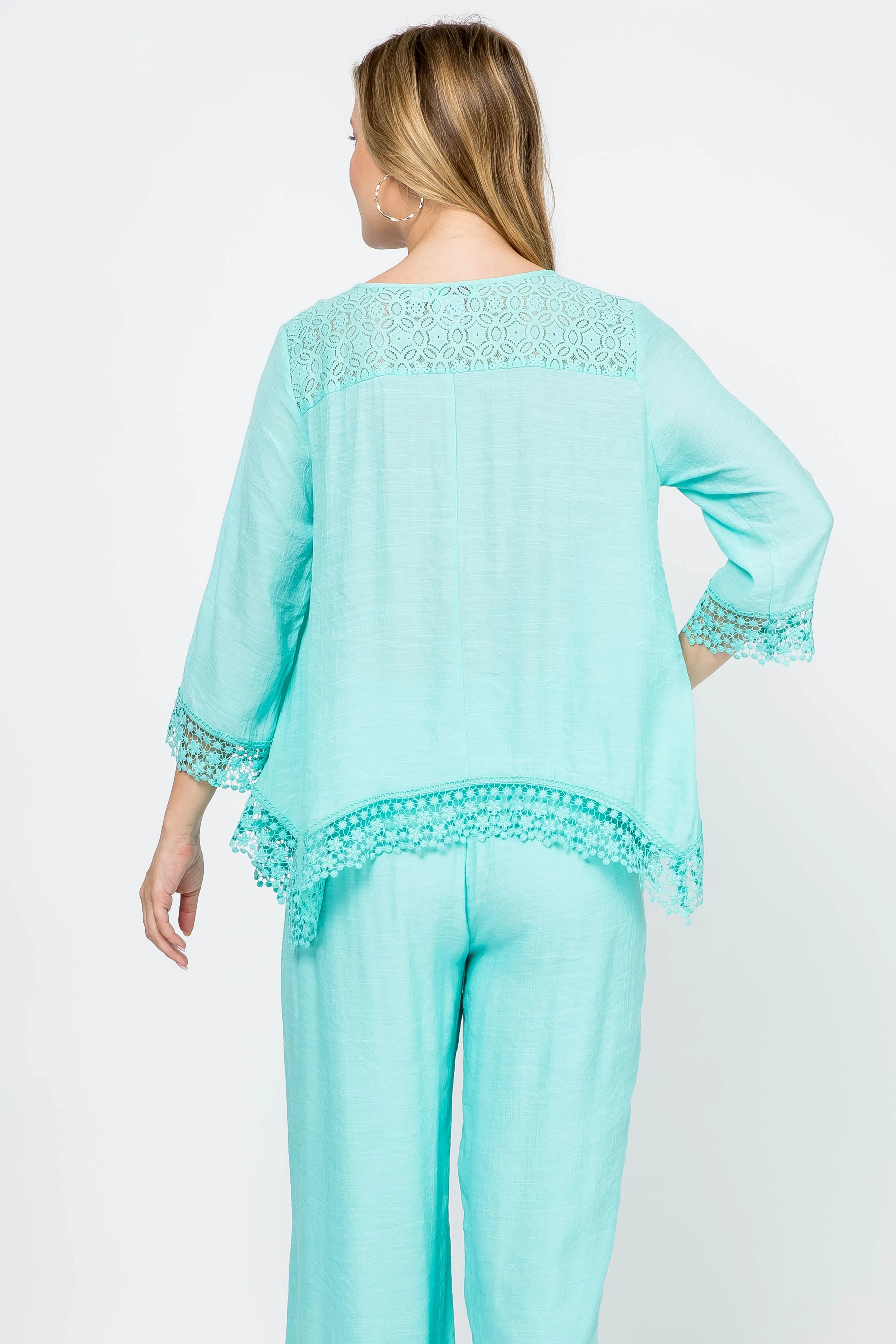 Women's Casual V Neck ¾ Sleeve Crochet Trimmed Shark Bite Hem Tunic Top