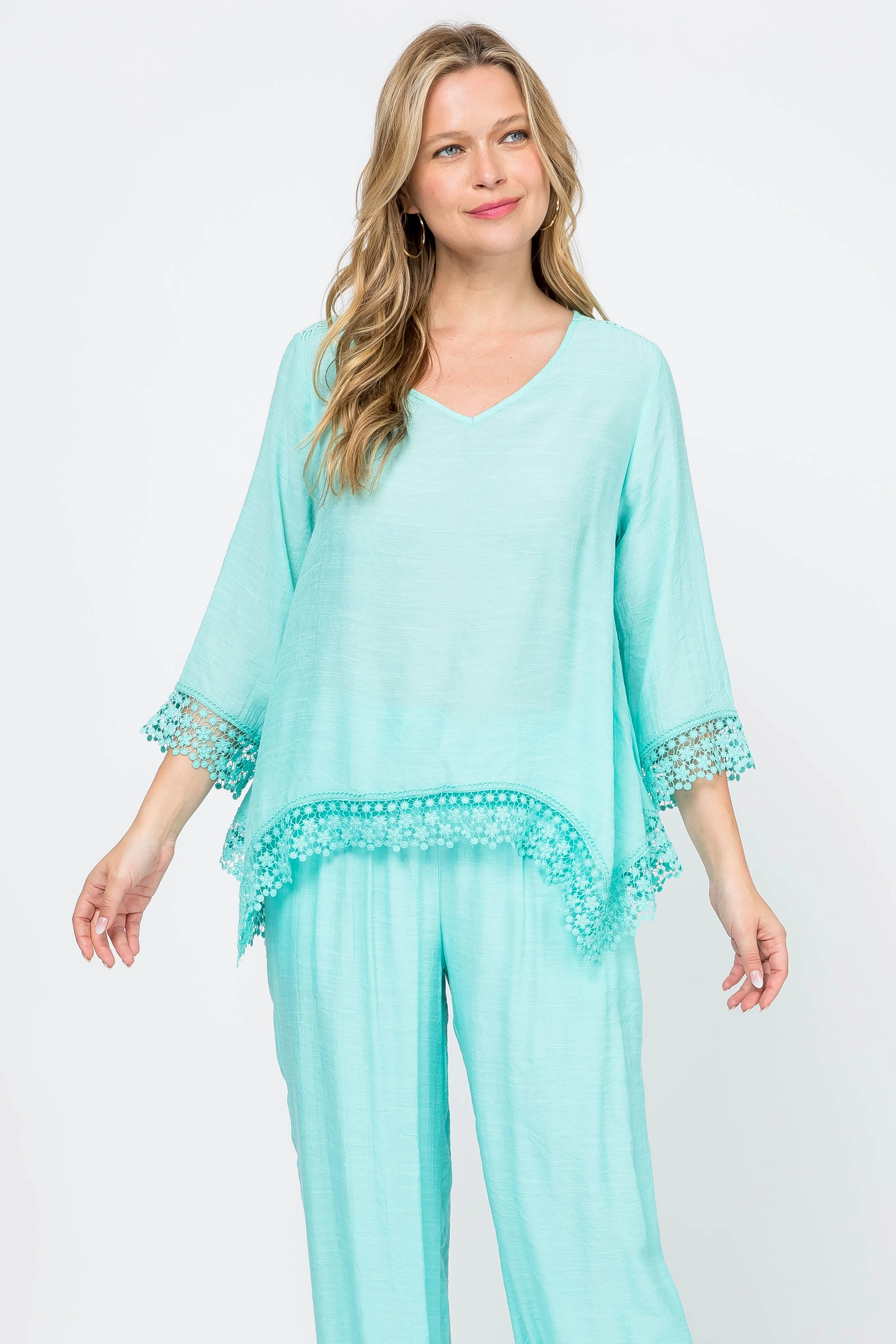 Women's Casual V Neck ¾ Sleeve Crochet Trimmed Shark Bite Hem Tunic Top